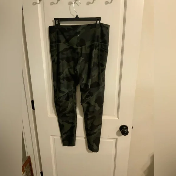 SOLD: Old Navy High-Waisted PowerSoft Full-Length Pocket Leggings XL - Picture 6 of 8